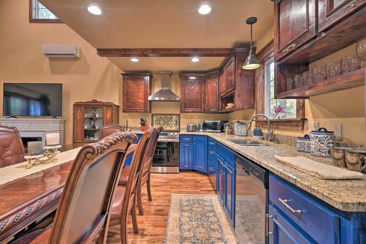 Tudor-Style Broken Bow Cottage With Hot Tub And Decks! Stephens Gap Εξωτερικό φωτογραφία