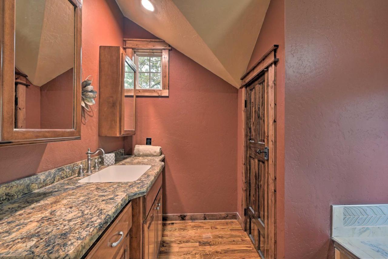 Tudor-Style Broken Bow Cottage With Hot Tub And Decks! Stephens Gap Εξωτερικό φωτογραφία
