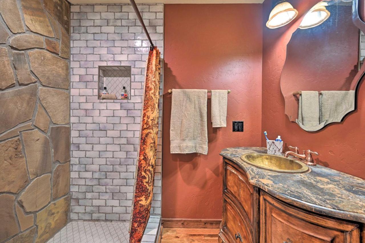 Tudor-Style Broken Bow Cottage With Hot Tub And Decks! Stephens Gap Εξωτερικό φωτογραφία